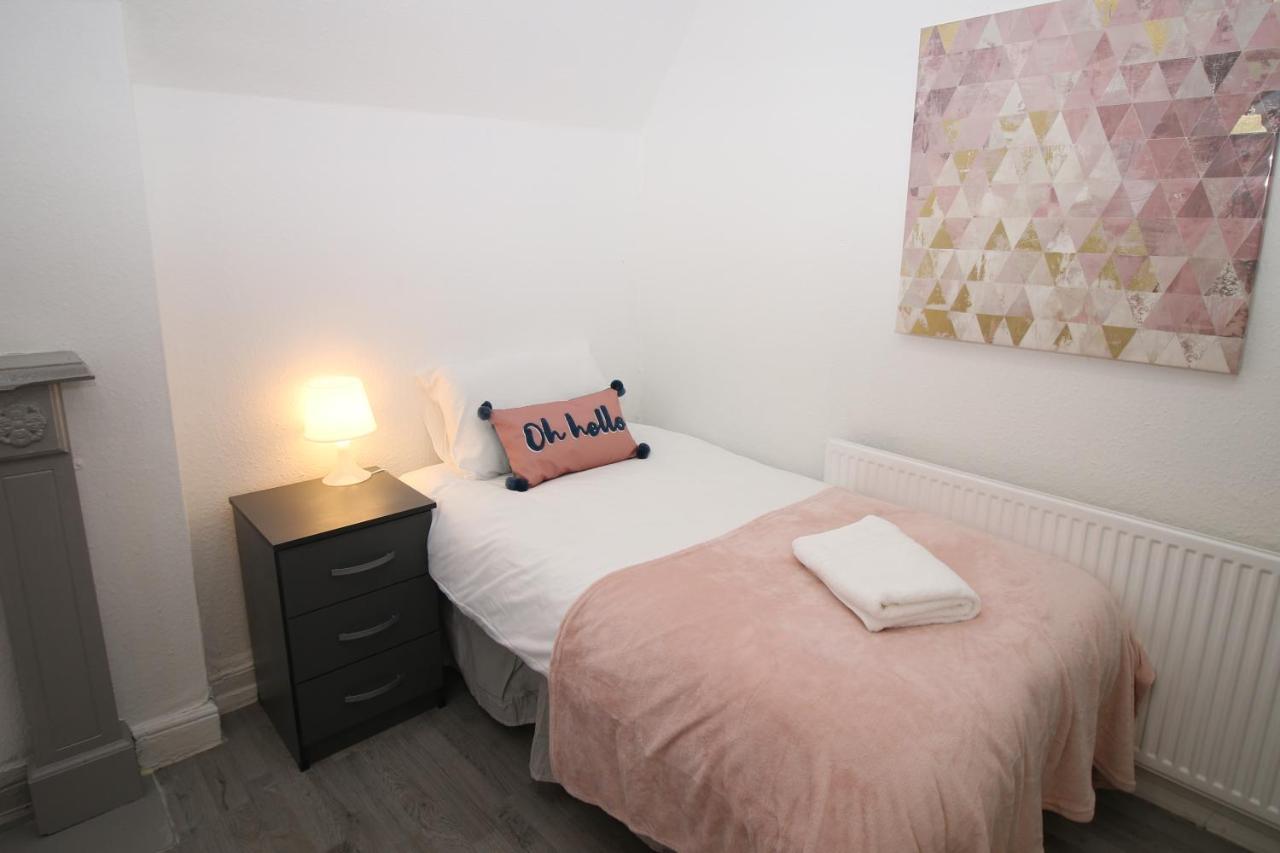 Free Local Parking - Fast Wifi - Sleeps 10 Guests By Property Promise Кардифф Экстерьер фото