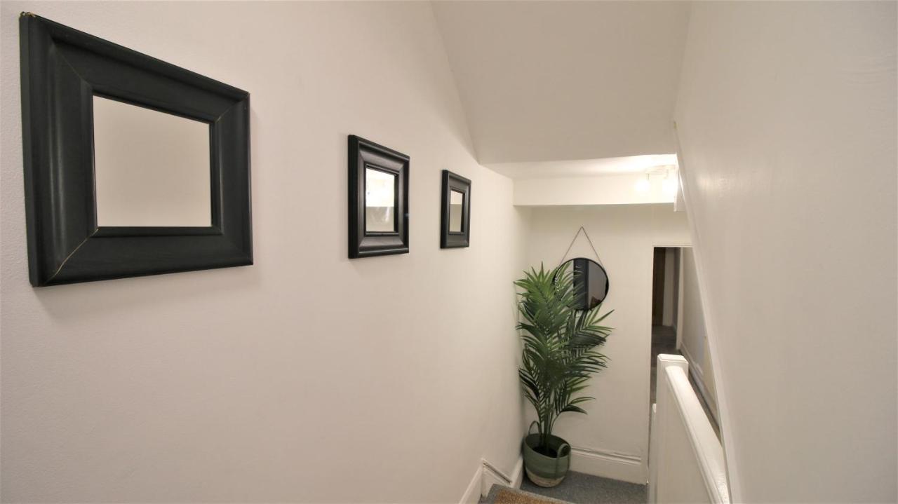 Free Local Parking - Fast Wifi - Sleeps 10 Guests By Property Promise Кардифф Экстерьер фото