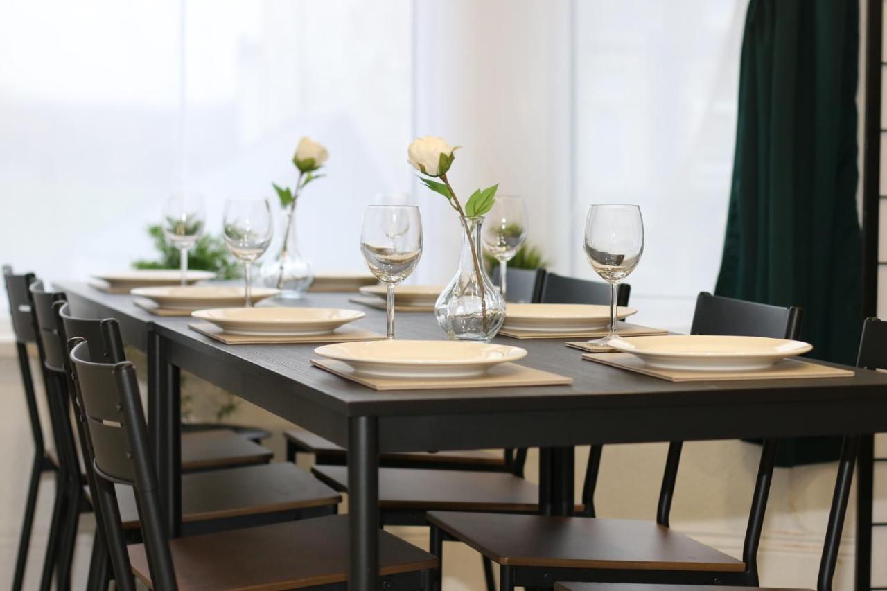 Free Local Parking - Fast Wifi - Sleeps 10 Guests By Property Promise Кардифф Экстерьер фото