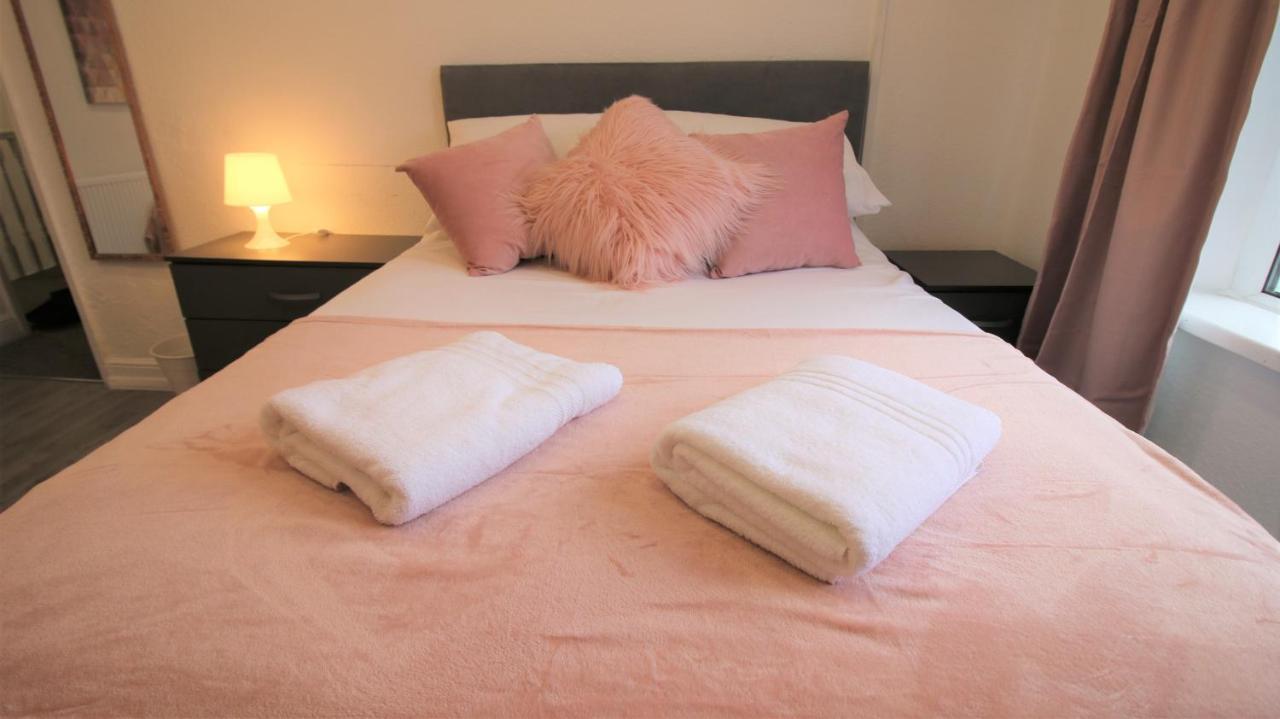 Free Local Parking - Fast Wifi - Sleeps 10 Guests By Property Promise Кардифф Экстерьер фото