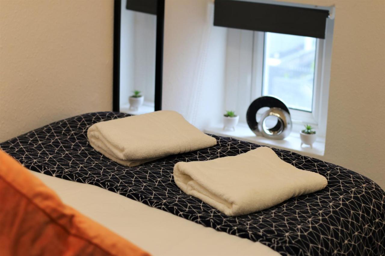 Free Local Parking - Fast Wifi - Sleeps 10 Guests By Property Promise Кардифф Экстерьер фото